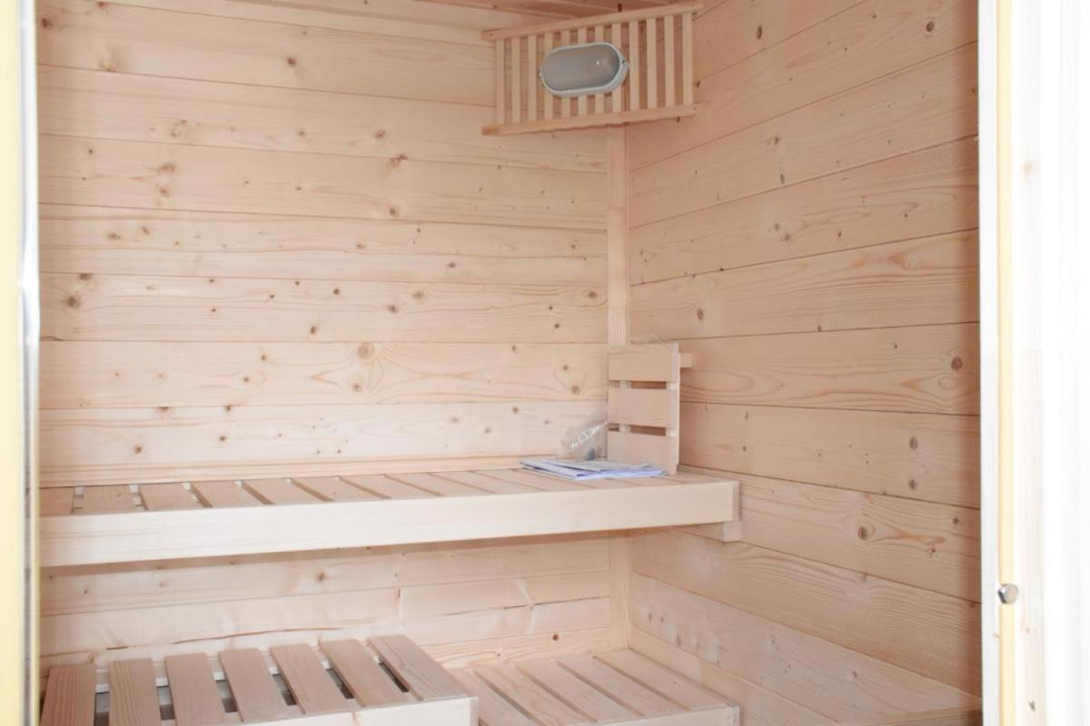 Grosse Familienvilla Mit Sauna Tzummarum Esterno foto